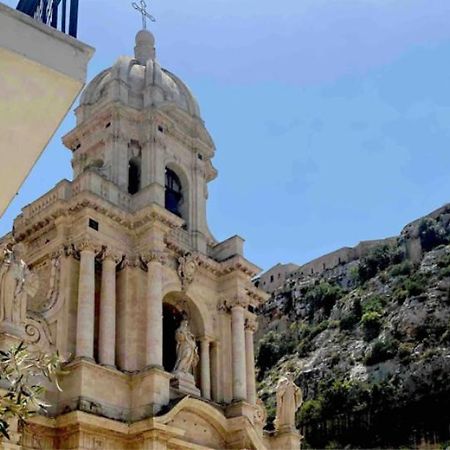 فيلا Intown - Dammuso In Pieno Centro Storico شيكلي المظهر الخارجي الصورة